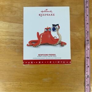 2016 Hallmark Keepsake Finding Dory Newfound Friends Ornament NIB